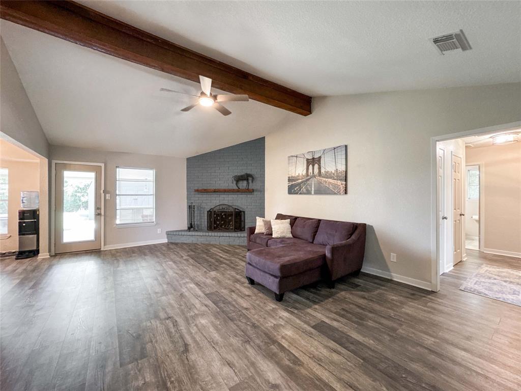 712 Molina Drive, Angleton, Texas image 2