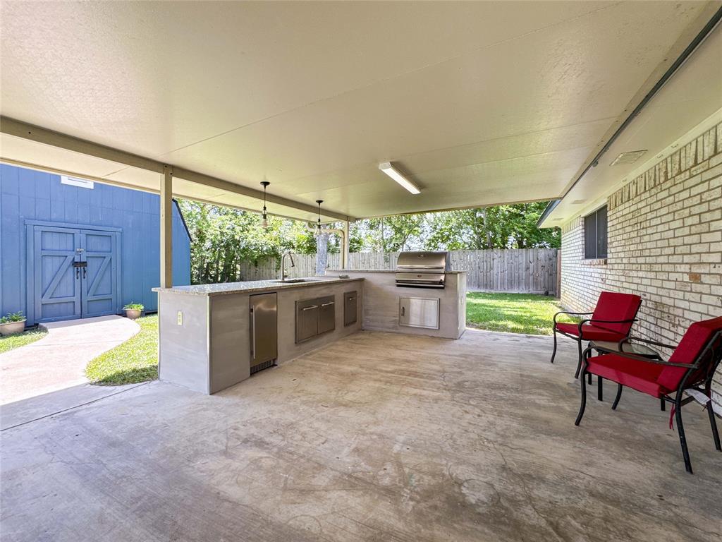 712 Molina Drive, Angleton, Texas image 22
