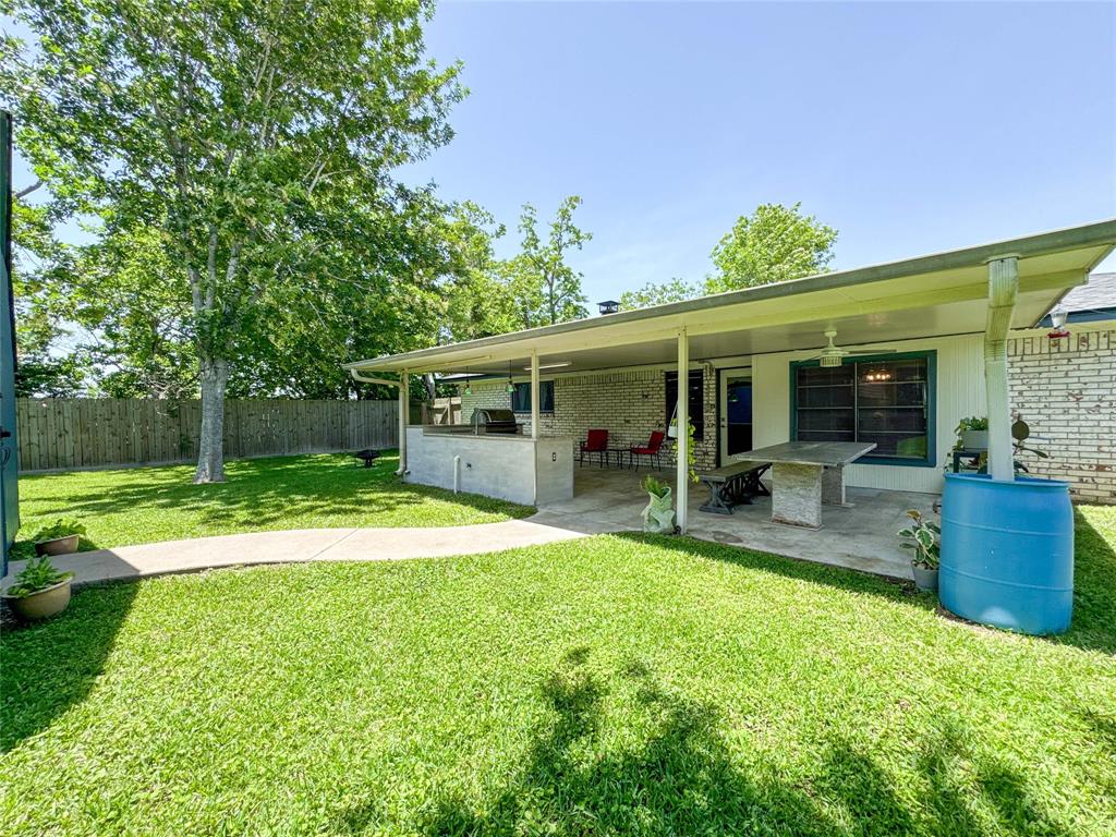 712 Molina Drive, Angleton, Texas image 25