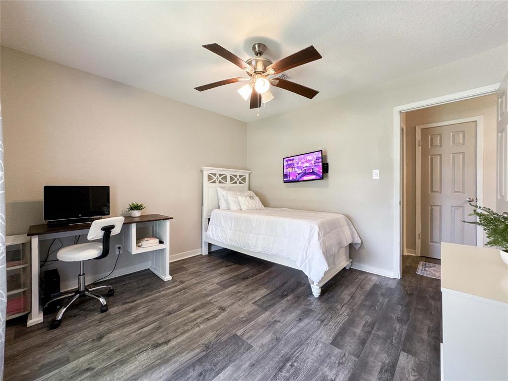 712 Molina Drive, Angleton, Texas image 12