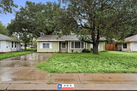 A home in Lake Jackson