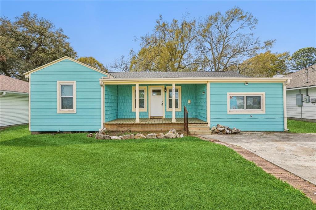 203 N 21st Street, Nederland, Texas image 1