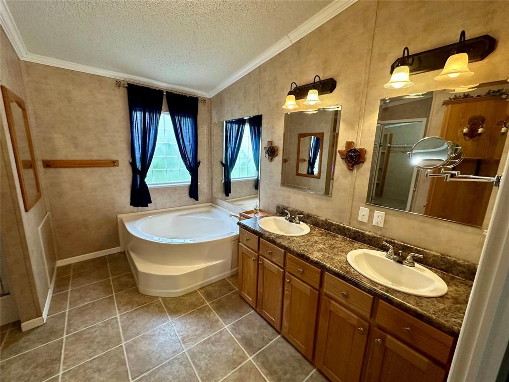 4064 Griffin Grove Street, Silsbee, Texas image 17
