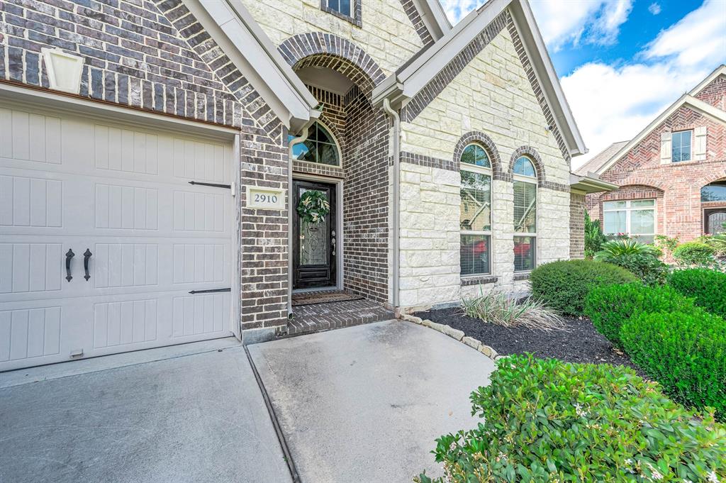 2910 Angel Mist Lane, Rosenberg, Texas image 2