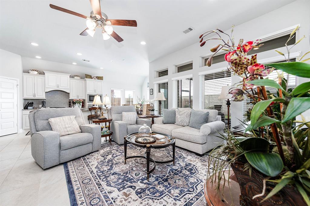 2910 Angel Mist Lane, Rosenberg, Texas image 9