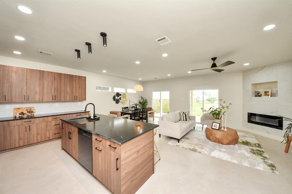 319 E Gulf Street, Baytown, Texas image 13