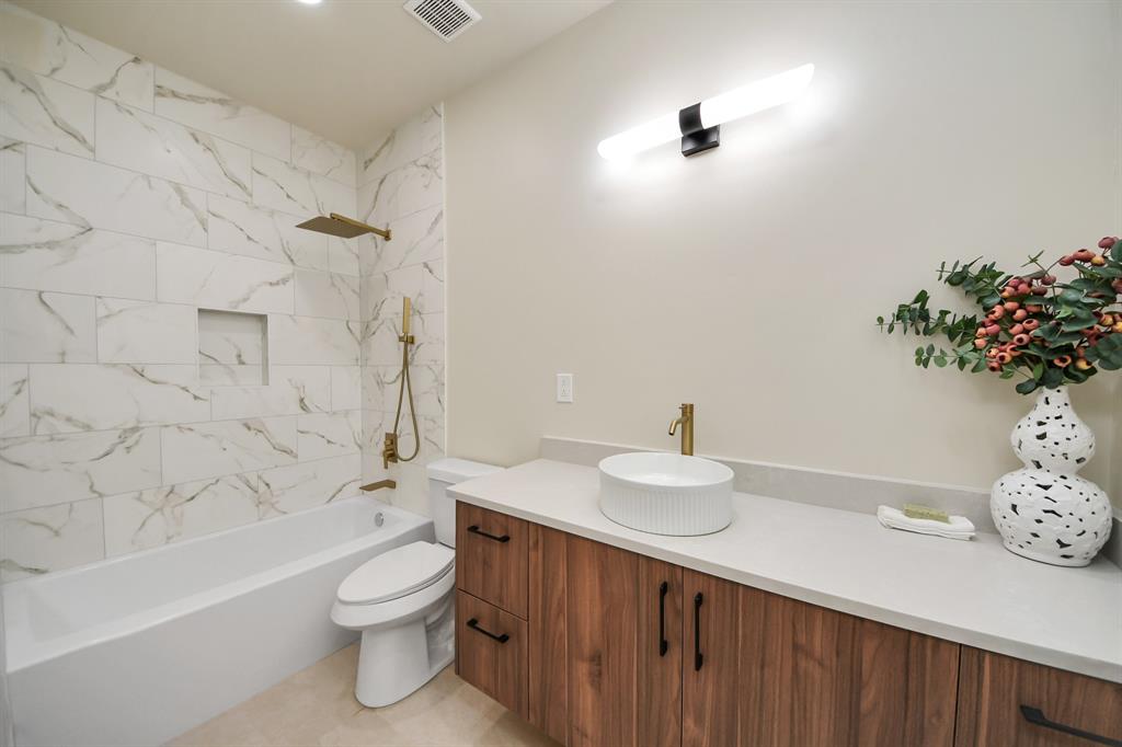 319 E Gulf Street, Baytown, Texas image 24