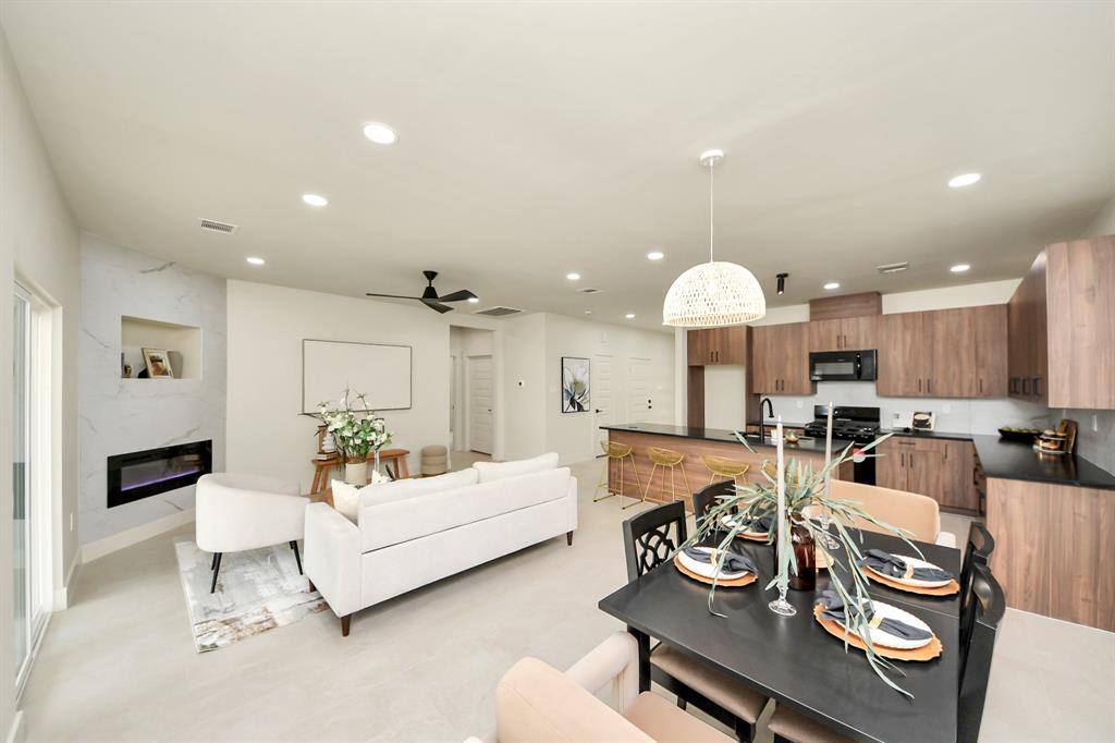 319 E Gulf Street, Baytown, Texas image 14