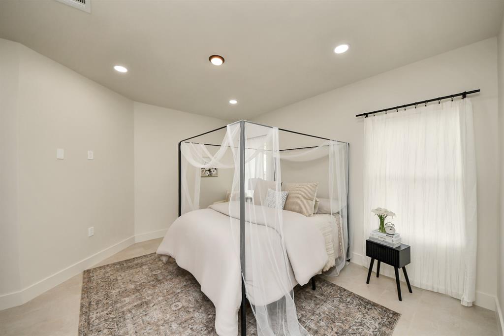319 E Gulf Street, Baytown, Texas image 32