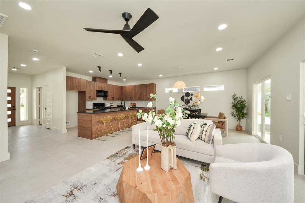 319 E Gulf Street, Baytown, Texas image 16
