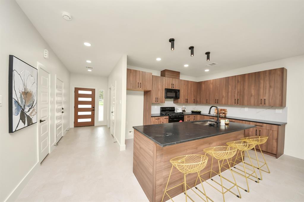 319 E Gulf Street, Baytown, Texas image 11
