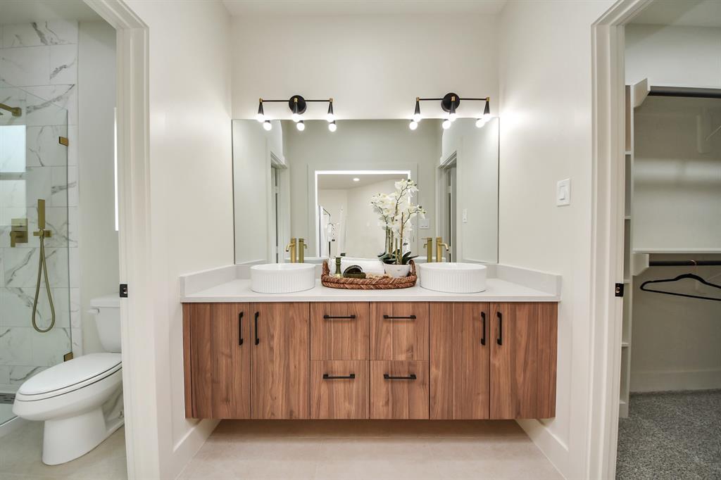 319 E Gulf Street, Baytown, Texas image 33