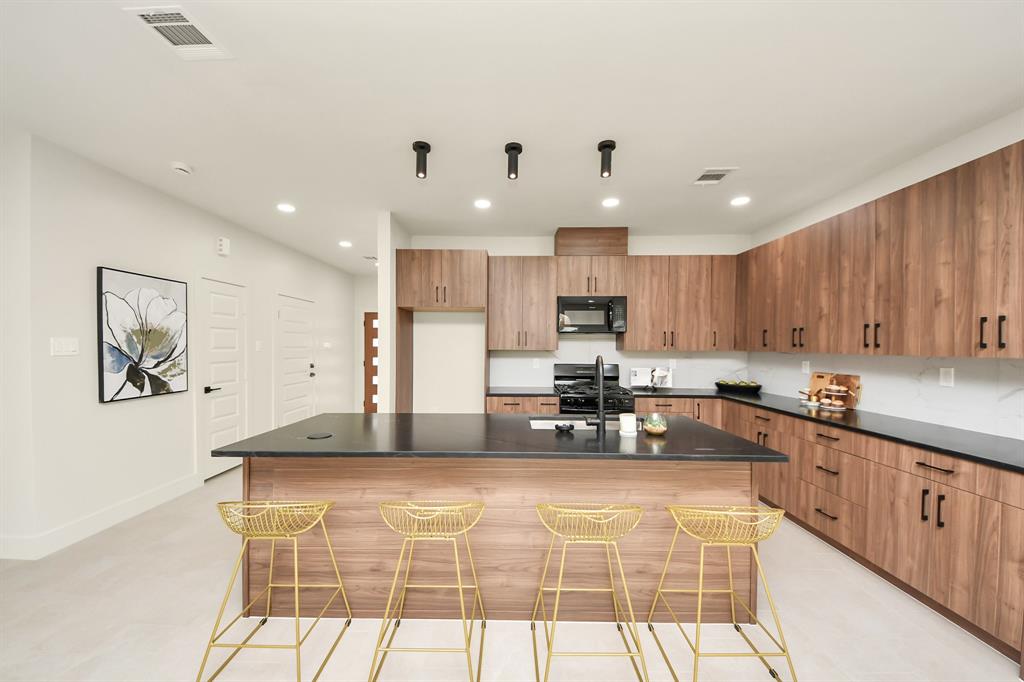319 E Gulf Street, Baytown, Texas image 10