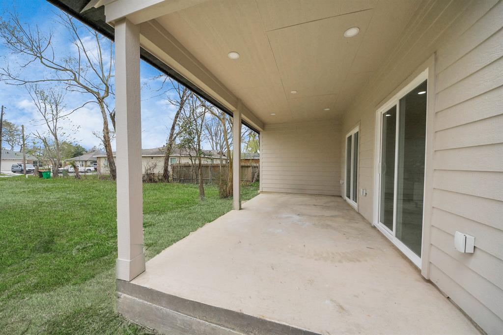 319 E Gulf Street, Baytown, Texas image 41