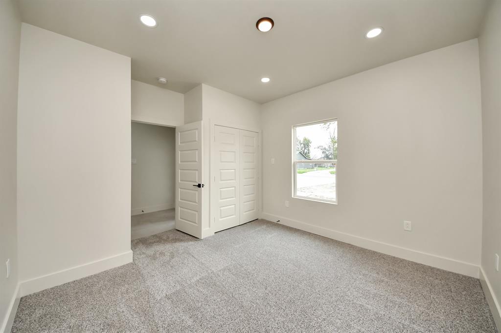 319 E Gulf Street, Baytown, Texas image 21