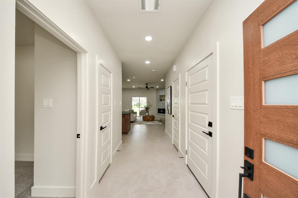 319 E Gulf Street, Baytown, Texas image 3