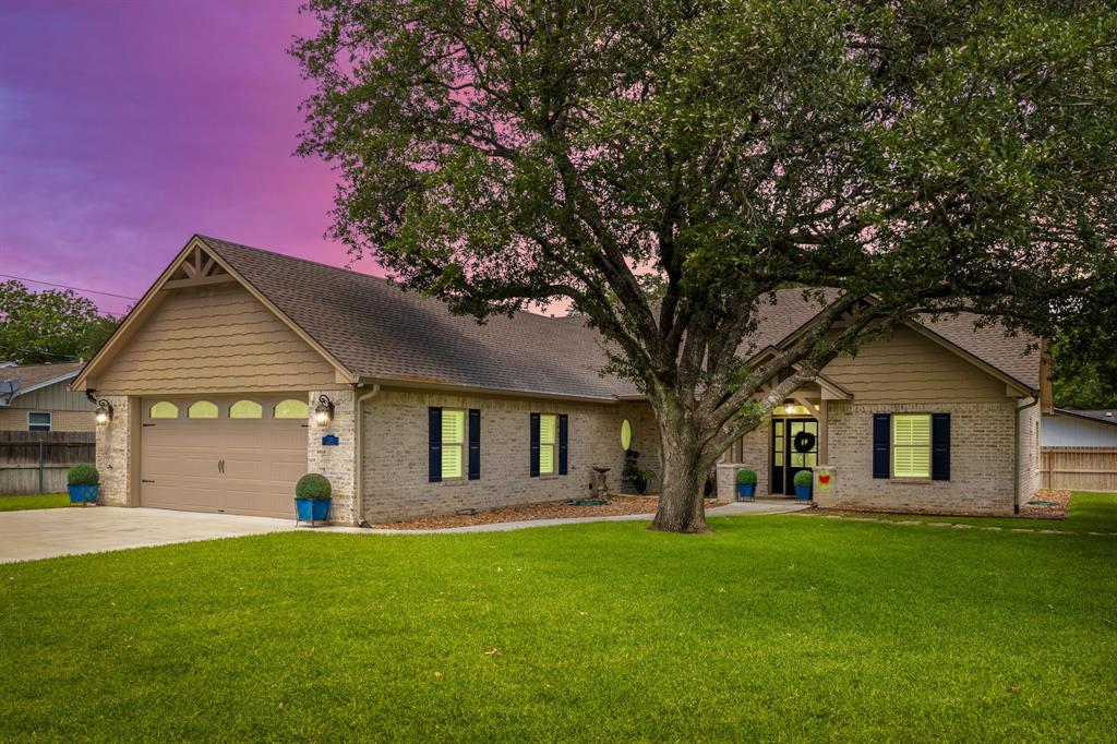 204 Keuper Avenue, Schulenburg, Texas image 1