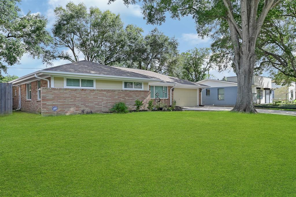 14 W Cobble Hill Circle Circle, The Woodlands, Texas image 1