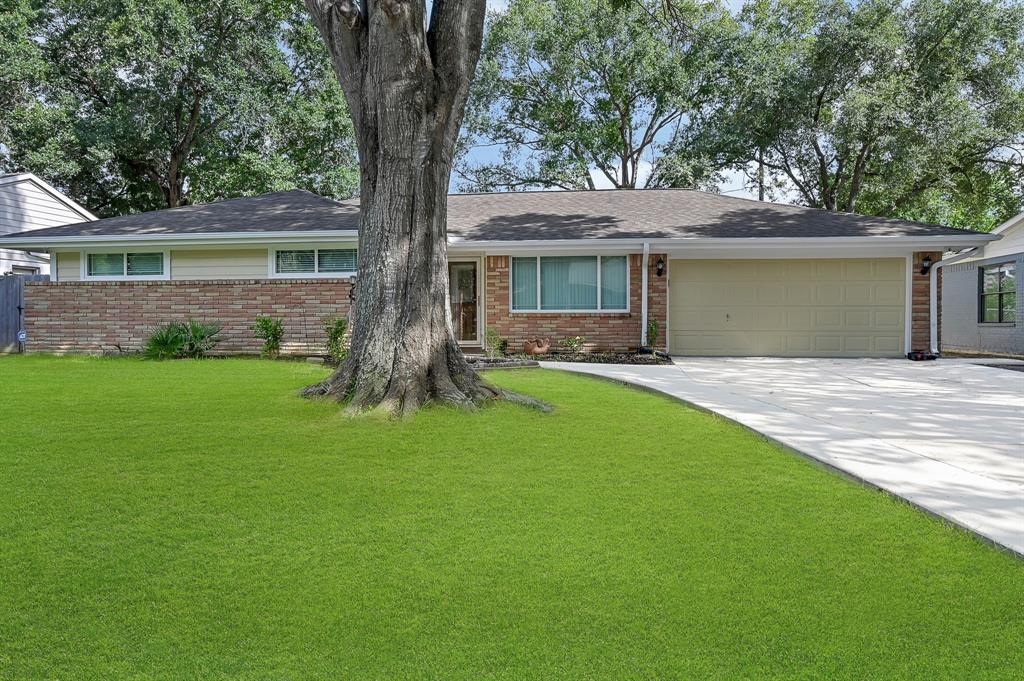 14 W Cobble Hill Circle Circle, The Woodlands, Texas image 2