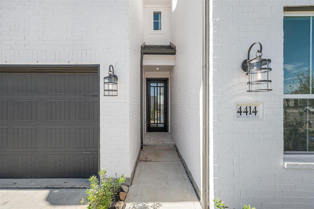 4414 Lazy Grains Lane, Fulshear, Texas image 2