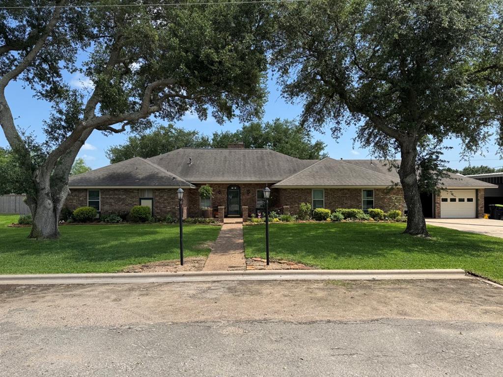 563 12th Street, Bay City, Texas image 2