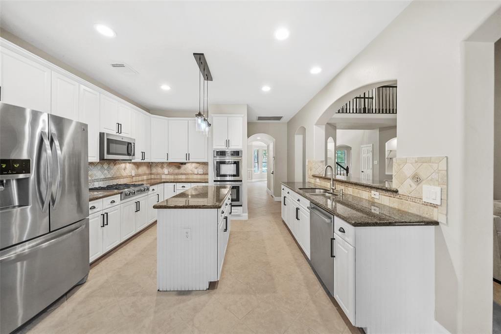 79 W Sandalbranch Circle, The Woodlands, Texas image 17