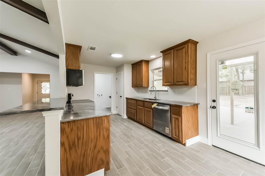 9096 N Comanche Circle, Willis, Texas image 10