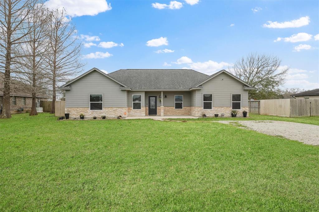 902 Wilham Street, Anahuac, Texas image 3
