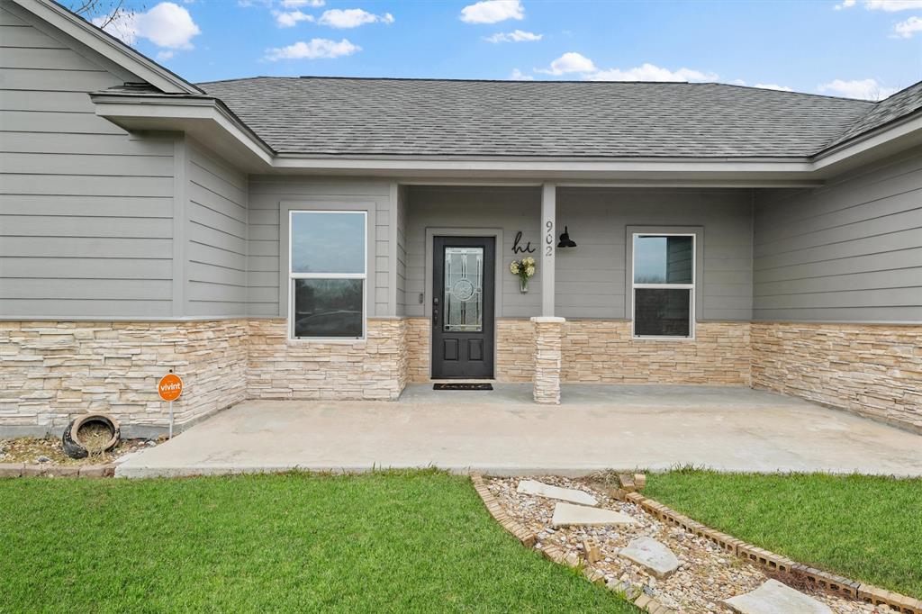 902 Wilham Street, Anahuac, Texas image 4