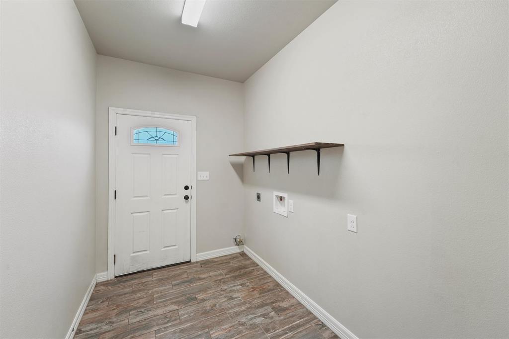 902 Wilham Street, Anahuac, Texas image 18