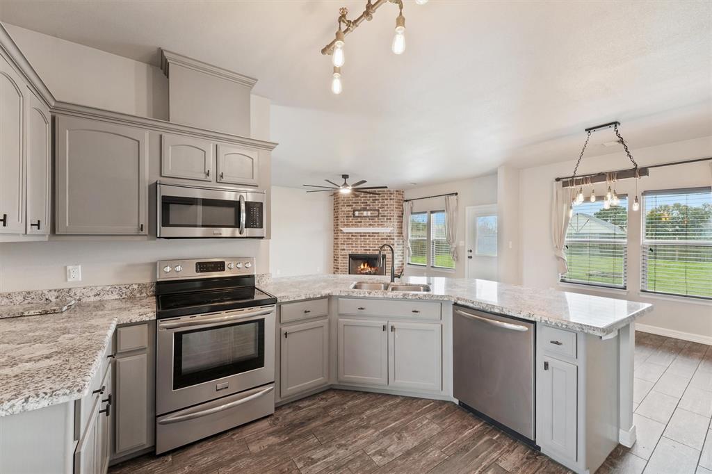 902 Wilham Street, Anahuac, Texas image 17