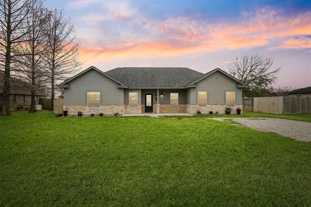 902 Wilham Street, Anahuac, Texas image 1