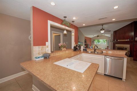 Single Family Residence in La Porte TX 3911 Marlin Lane 7.jpg