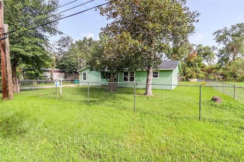 Property photo of 312 Mcmillan Street, Conroe, TX 77301
