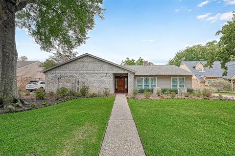 Single Family Residence in Houston TX 11210 Ash Creek Drive.jpg