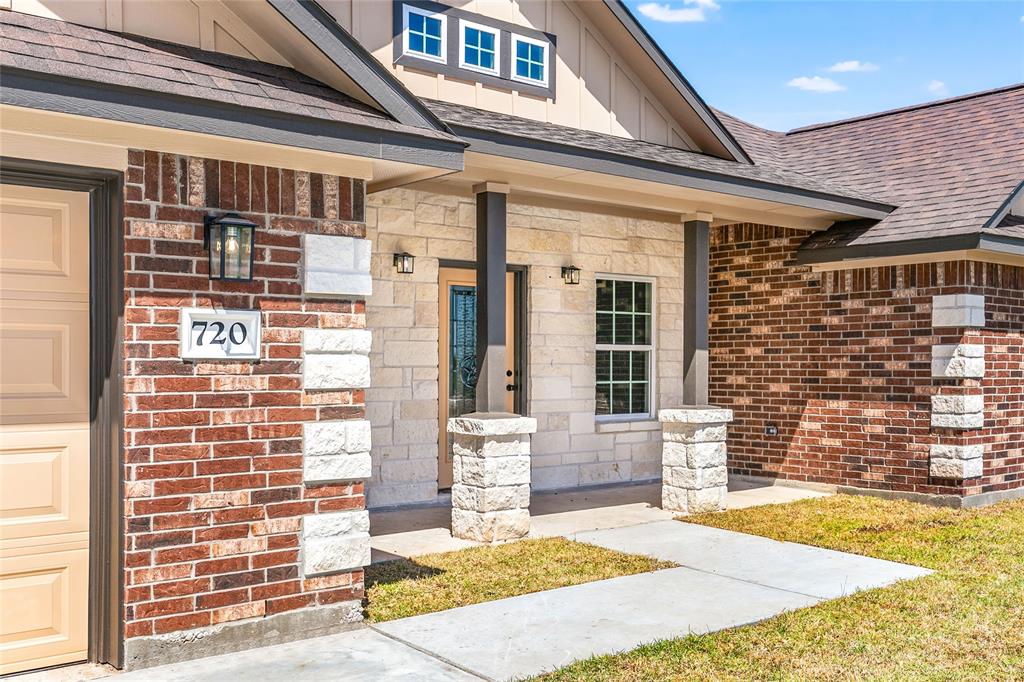 720 Chuckwagon Trail, Angleton, Texas image 3