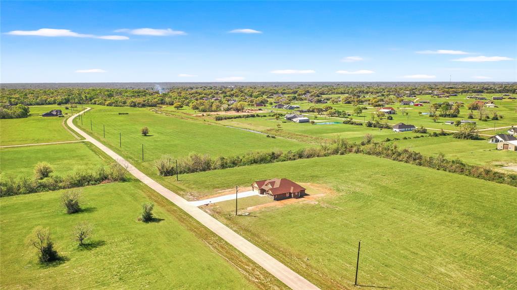 720 Chuckwagon Trail, Angleton, Texas image 2