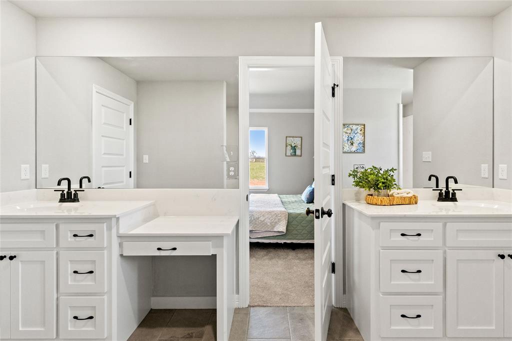 720 Chuckwagon Trail, Angleton, Texas image 13