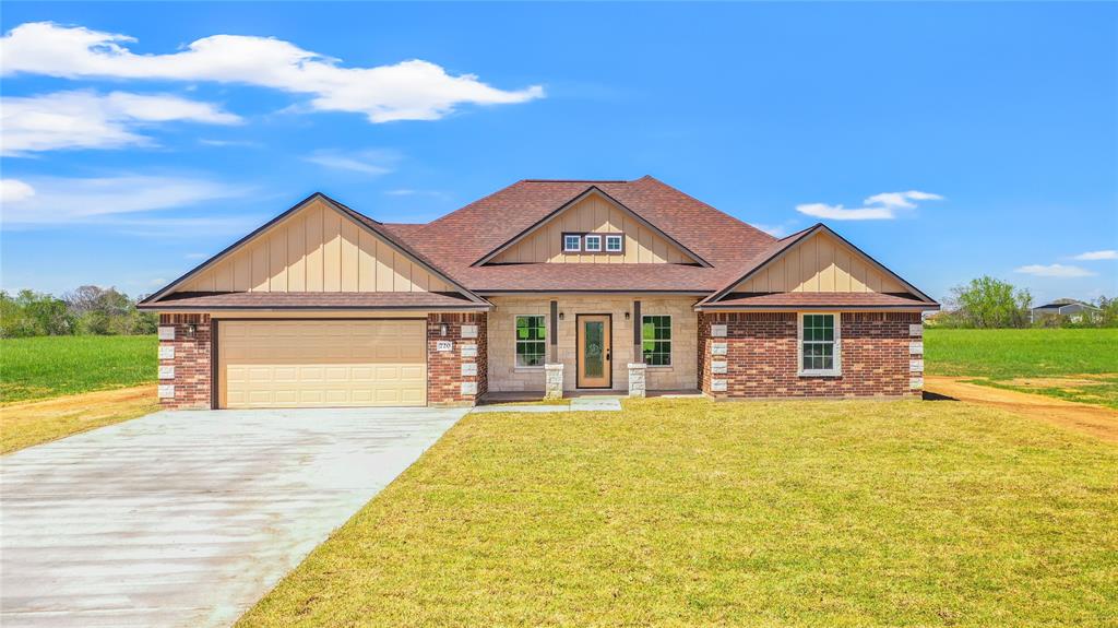 720 Chuckwagon Trail, Angleton, Texas image 1