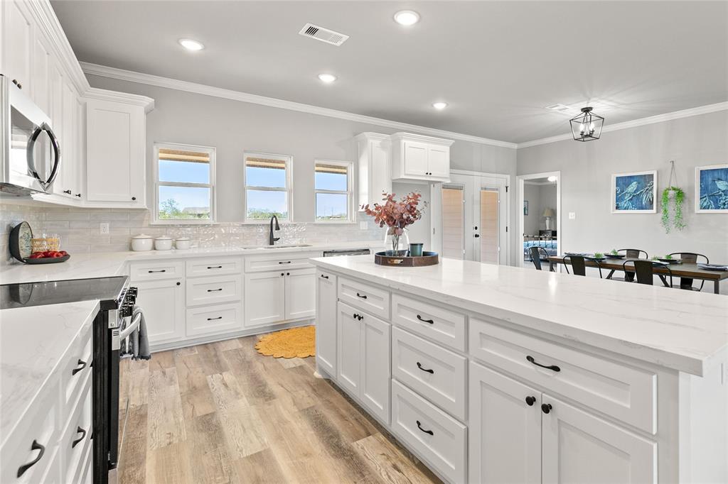 720 Chuckwagon Trail, Angleton, Texas image 11