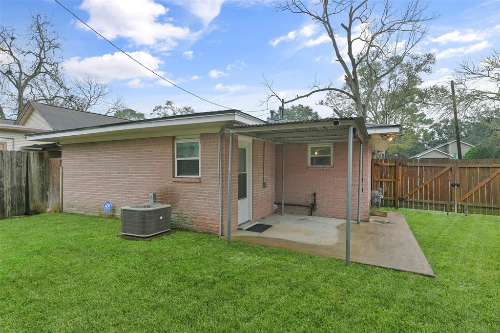 312 W Adoue Street, Alvin, Texas image 24