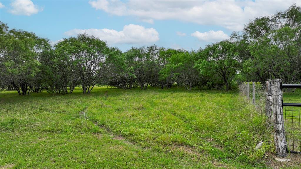10 Patriot Circle, Luling, Texas image 9