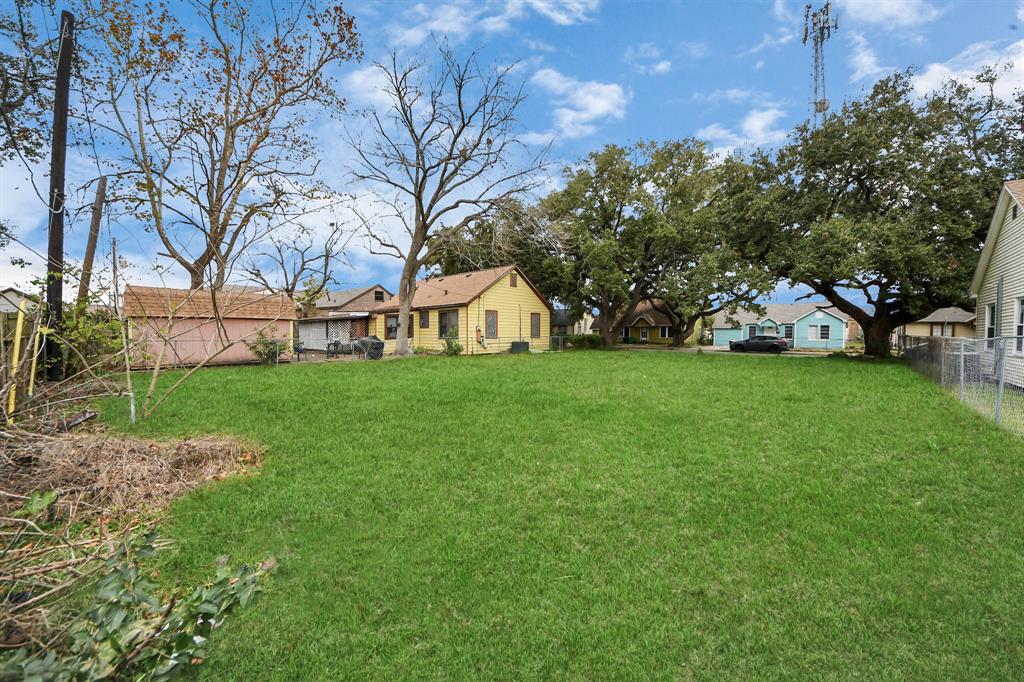 605 E Murrill Avenue, Baytown, Texas image 3