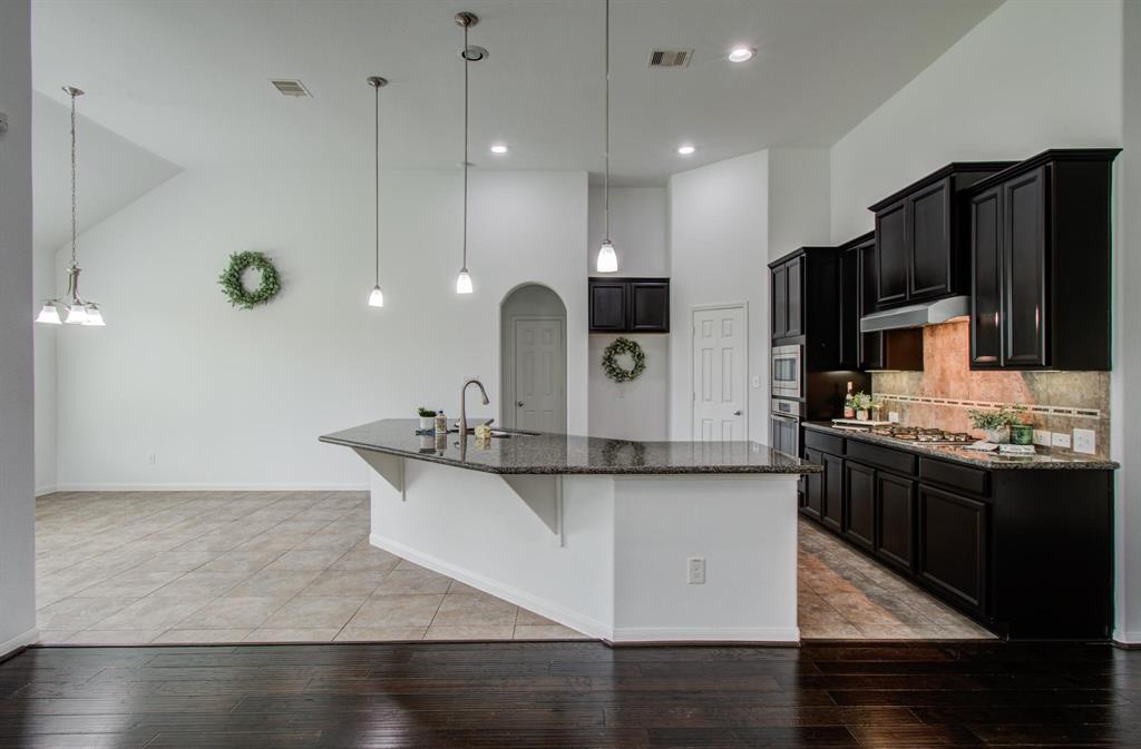 12514 Quartz Lane, Mont Belvieu, Texas image 2