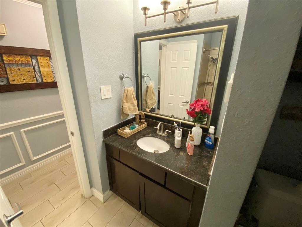 611 Aweigh Drive, Crosby, Texas image 11