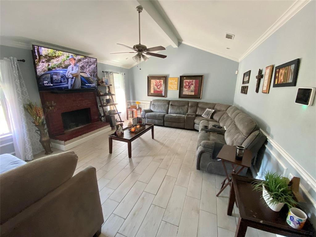 611 Aweigh Drive, Crosby, Texas image 4