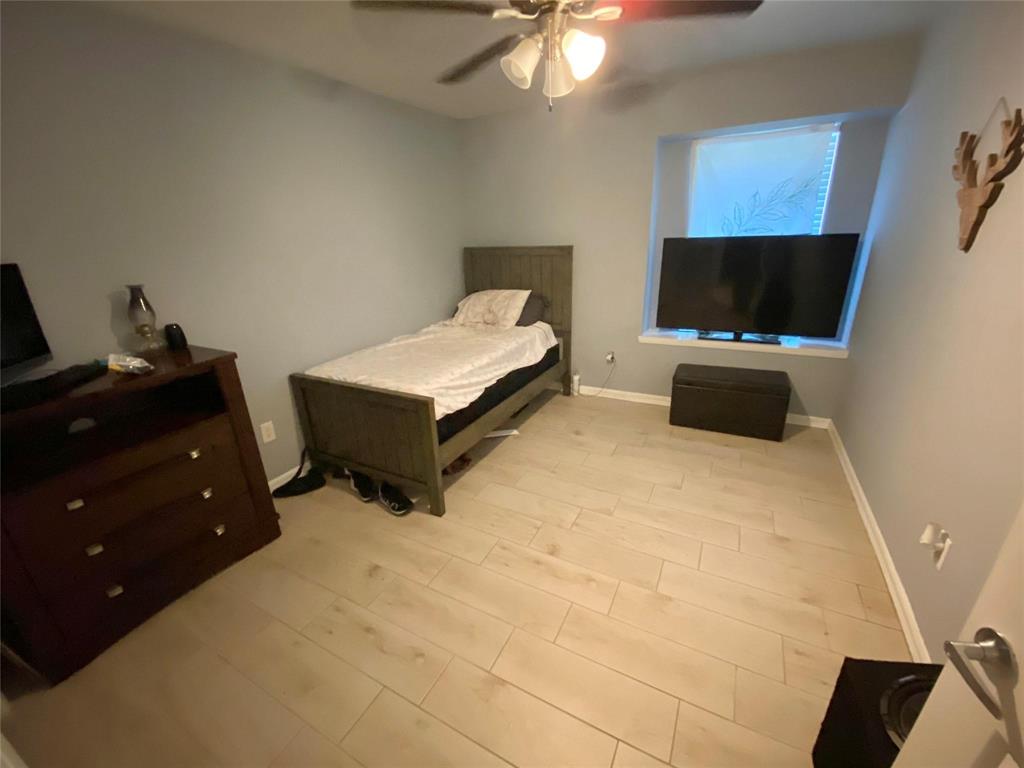 611 Aweigh Drive, Crosby, Texas image 7