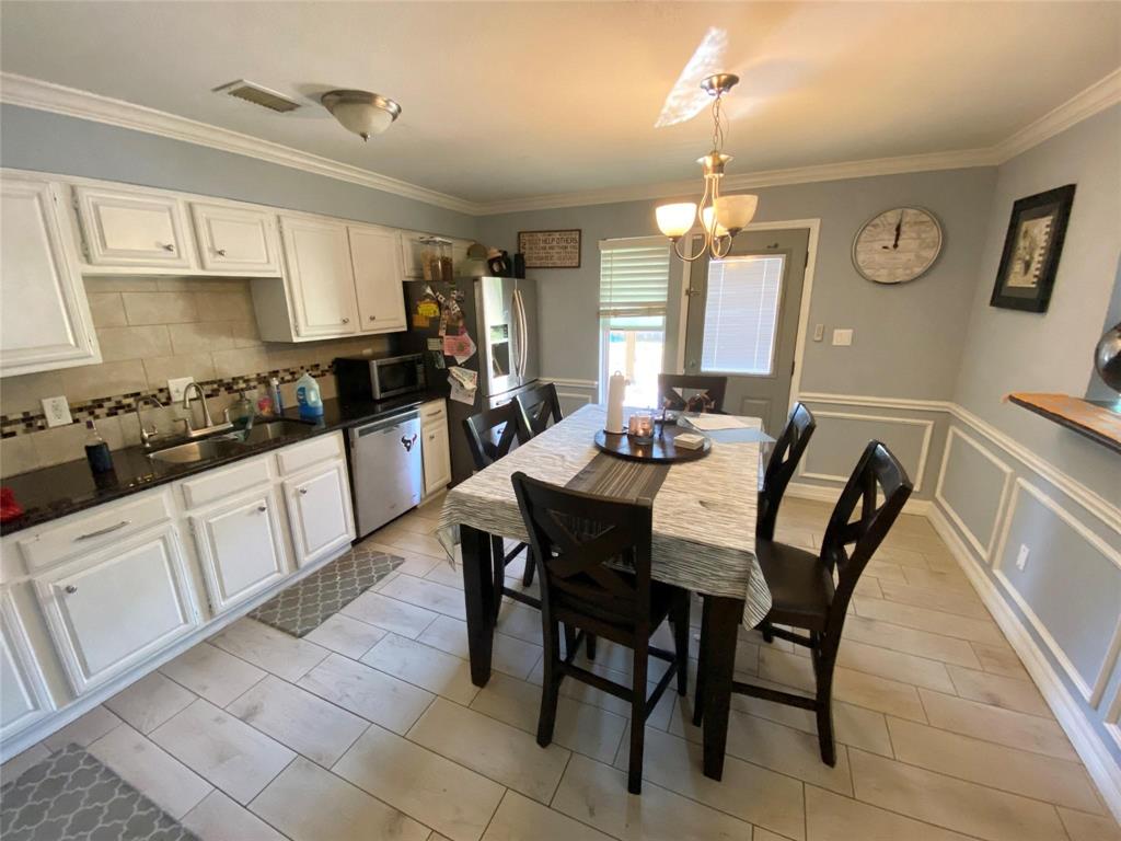 611 Aweigh Drive, Crosby, Texas image 2