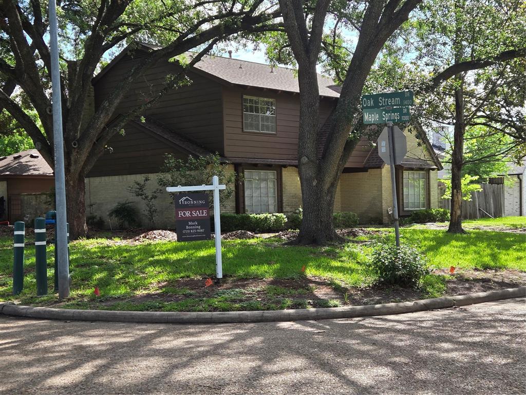 11318 Maple Springs Drive, Houston, Texas image 2