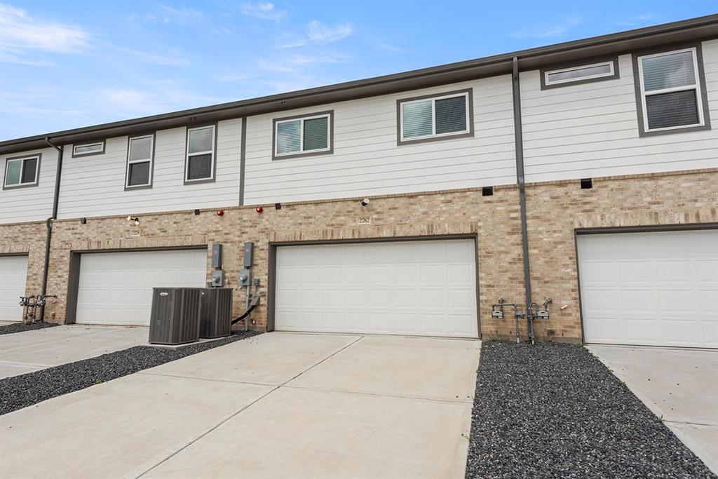 2782 Mariposa Creek Drive, Rosharon, Texas image 18